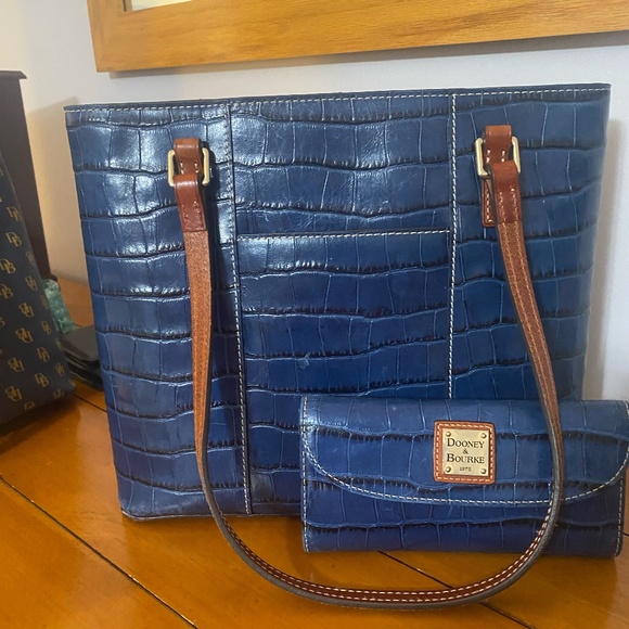 Dooney & Bourke Set - Picture 2 of 3